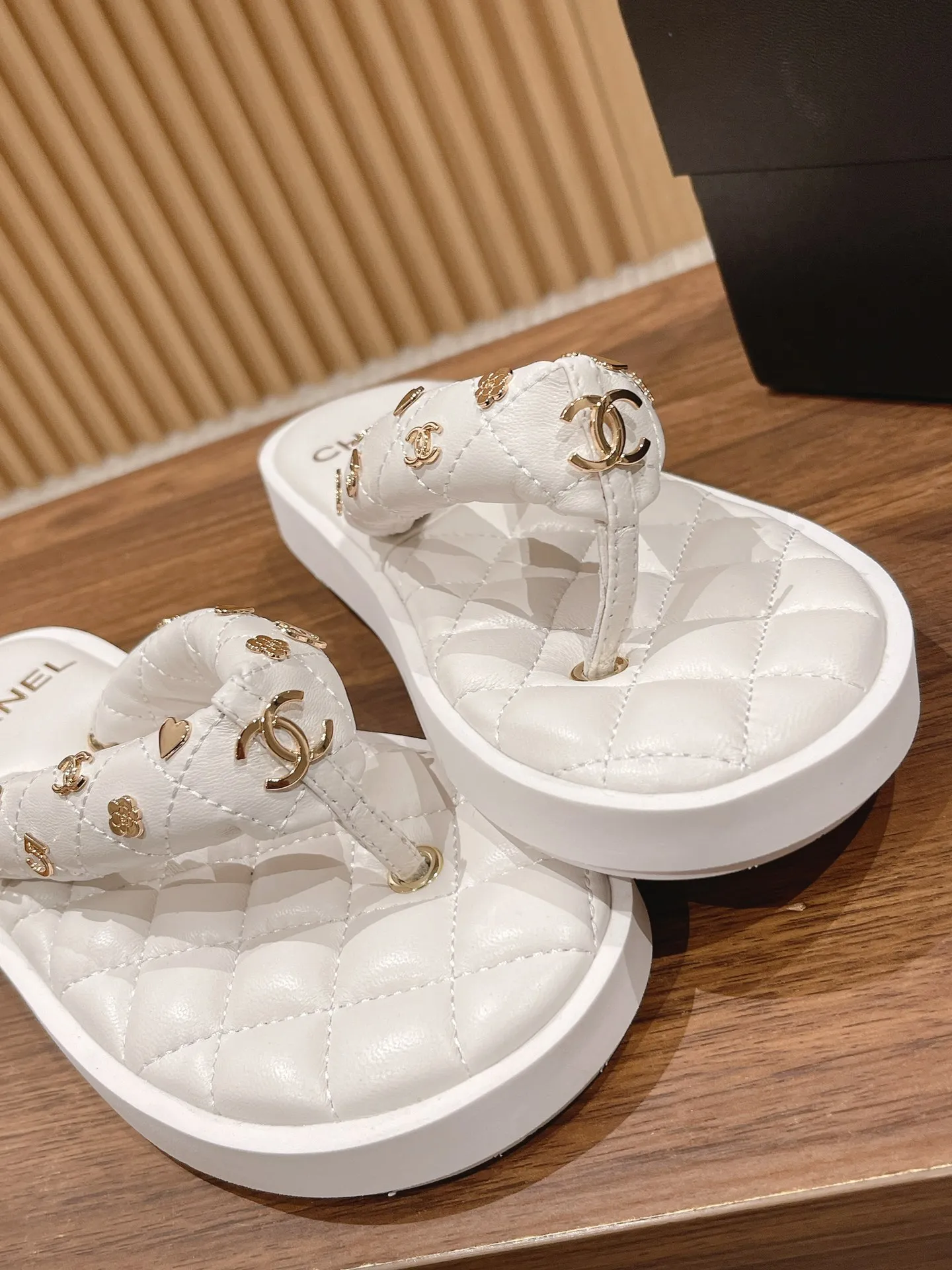 👟👟Ex-factory price 400👟👟 Women's Shoes Women's Clothing Women's Shoes Factory CHANEL Chanel's new 2023 early spring flip-flops, a spring must-have, goddess series, with the elegant and ladylike temperament of Xiangjia, super attractive and irresistible.  Made of original imported top-grade sheepskin material, original molded hardware buckle #electric embroidery. The midsole is wrapped with imported sheepskin, which is soft and comfortable. Original molded lightweight and wear-resistant velvet outsole Size: 35-40M